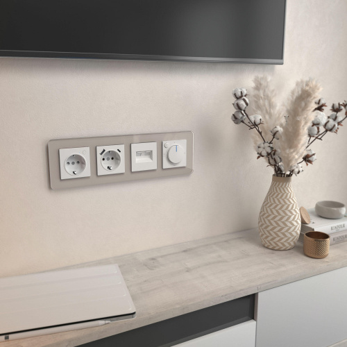 Рамка из стекла на 4 поста Elite дымчатый W0042417 фото 3 Рамка из стекла на 4 поста Elite дымчатый W0042417 фото 3