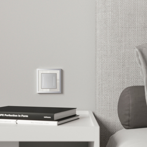 Рамка из металла на 1 пост Baguette белый/серебро W0012850 фото 3 Рамка из металла на 1 пост Baguette белый/серебро W0012850 фото 3