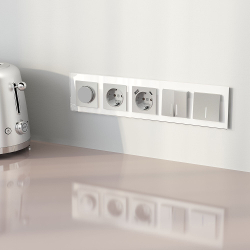 Рамка из стекла на 5 постов Favorit белый W0051101 фото 5 Рамка из стекла на 5 постов Favorit белый W0051101 фото 5