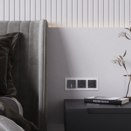 Розетка с заземлением и шторками (черный акрил) W1171148 фото 3