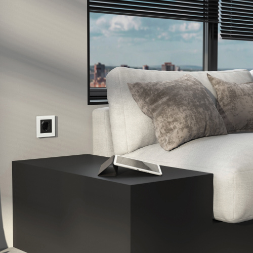 Рамка из стекла на 1 пост Senso белый soft-touch W0013101 фото 3 Рамка из стекла на 1 пост Senso белый soft-touch W0013101 фото 3