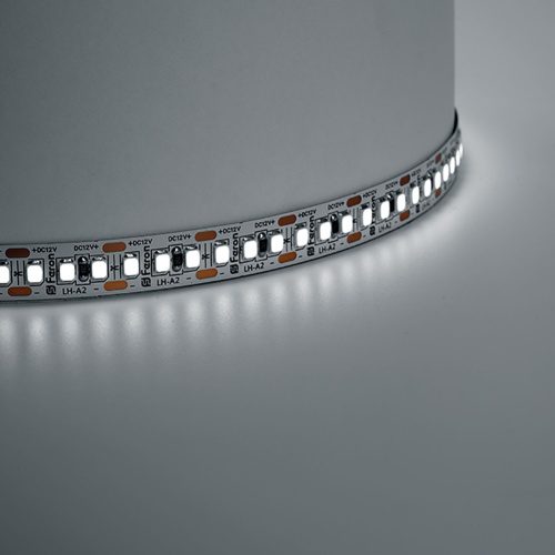 Светодиодная LED лента Feron LS616, 180SMD(2835)/m 17W/m 12V 5m 6500К фото 6