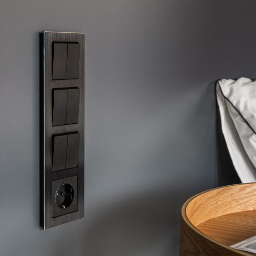 Рамка из металла на 4 поста Аluminium черный алюминий W0041708 фото 3 Рамка из металла на 4 поста Аluminium черный алюминий W0041708 фото 3