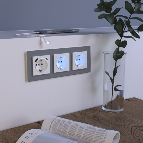 Розетка с подсветкой (белая) W1171401 фото 2 Розетка с подсветкой (белая) W1171401 фото 2