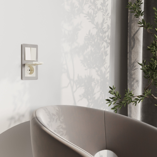 Розетка влагозащ. с зазем. с защит. крышкой и шторками N (слоновая кость) W1171203 фото 2