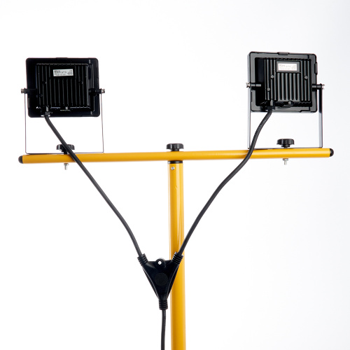 Светодиодный прожектор Feron LL-502 на штативе IP65 2*30W 6400K фото 2 Светодиодный прожектор Feron LL-502 на штативе IP65 2*30W 6400K фото 2