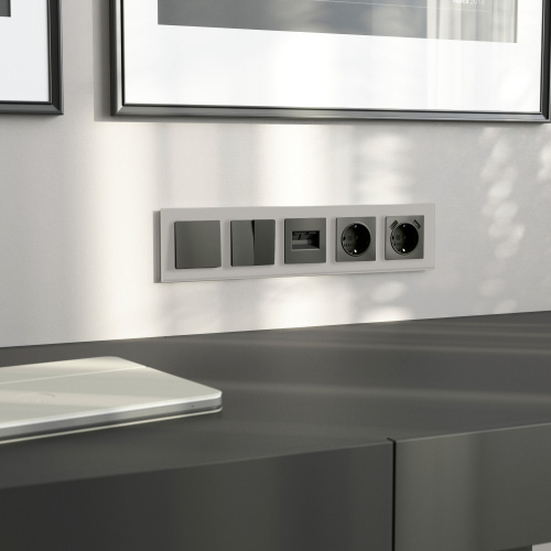 Рамка из стекла на 5 постов Senso дымчатый soft-touch W0053117 фото 2