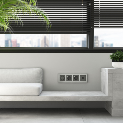 Рамка из металла на 4 поста АluMax алюминий W0043506 фото 2 Рамка из металла на 4 поста АluMax алюминий W0043506 фото 2