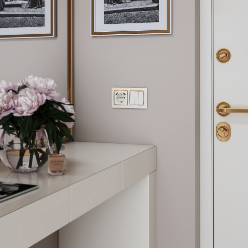 Рамка из поликарбоната на 2 поста Snabb слоновая кость/золото W0021932 фото 2 Рамка из поликарбоната на 2 поста Snabb слоновая кость/золото W0021932 фото 2