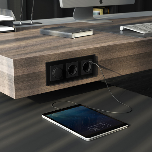 Рамка из стекла на 3 поста Senso черный soft-touch W0033108 фото 4 Рамка из стекла на 3 поста Senso черный soft-touch W0033108 фото 4