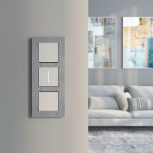 Рамка из металла на 3 поста АluMax алюминий W0033506 фото 4 Рамка из металла на 3 поста АluMax алюминий W0033506 фото 4