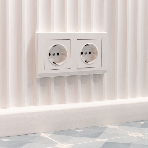 Розетка с заземлением (белая) W1171001 фото 14