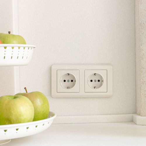 Рамка из поликарбоната на 2 поста Stream перламутровый W0022113 фото 2