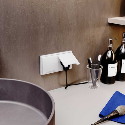 Розетка встраиваемая Voltum S70 с заземлением, защитными шторками и крышкой 16А, (белый глянцевый) VLS040301 фото 4