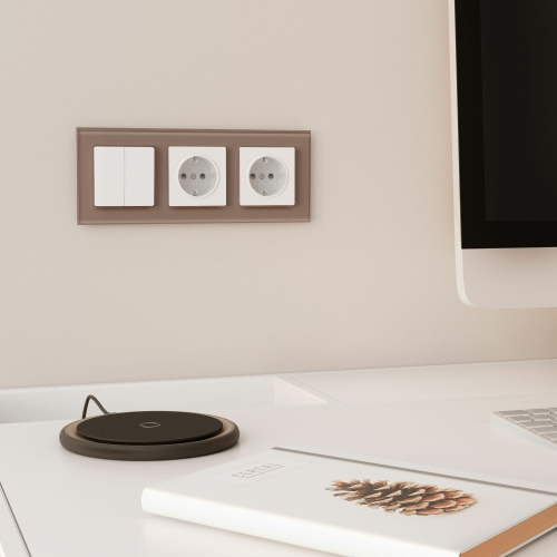 Рамка из стекла на 3 поста Favorit латте W0031142 фото 4 Рамка из стекла на 3 поста Favorit латте W0031142 фото 4