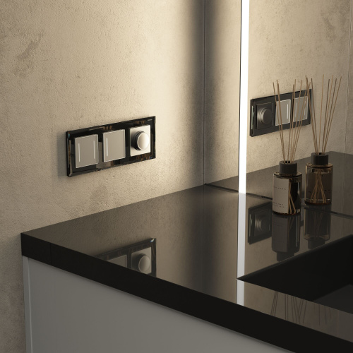 Рамка из стекла на 3 поста Diamant черный W0031208 фото 4 Рамка из стекла на 3 поста Diamant черный W0031208 фото 4