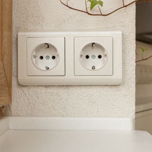 Рамка из поликарбоната на 2 поста Stream перламутровый W0022113 фото 3