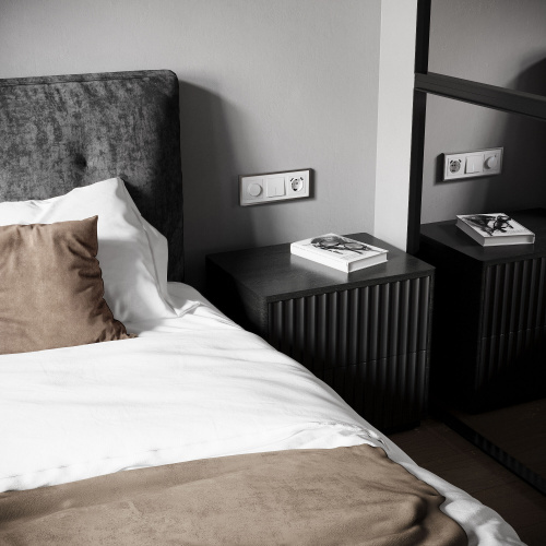 Розетка с заземлением, шторками и USBх2 (белый матовый) W1171561 фото 7