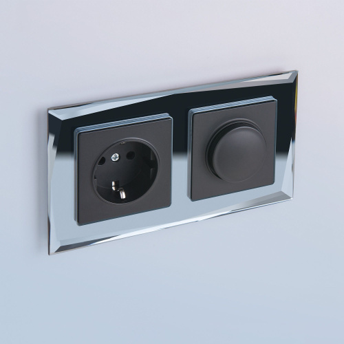 Розетка с заземлением и шторками (черный матовый) W1171108 фото 22