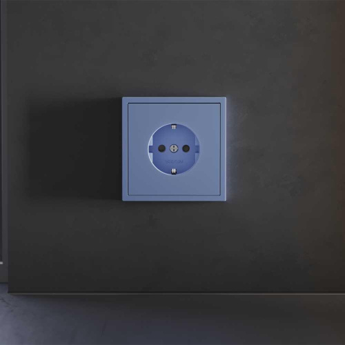 Накладка для розетки с заземлением и защитными шторками, S70 (деним) Voltum VLS000715 Накладка для розетки с заземлением и защитными шторками, S70 (деним) Voltum VLS000715