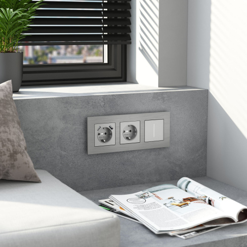 Рамка из металла на 3 поста АluMax алюминий W0033506 фото 3 Рамка из металла на 3 поста АluMax алюминий W0033506 фото 3