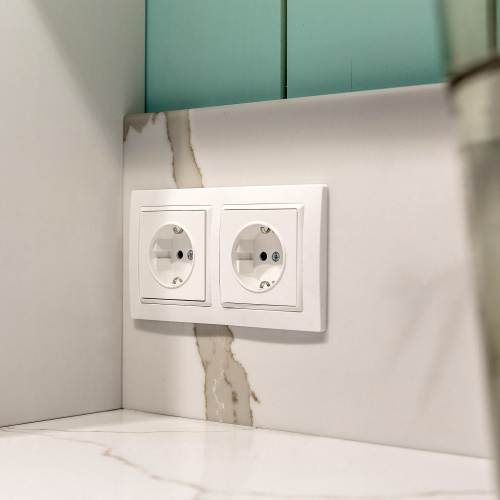 Рамка из поликарбоната на 2 поста Snabb Basic белый W0022001 фото 2 Рамка из поликарбоната на 2 поста Snabb Basic белый W0022001 фото 2