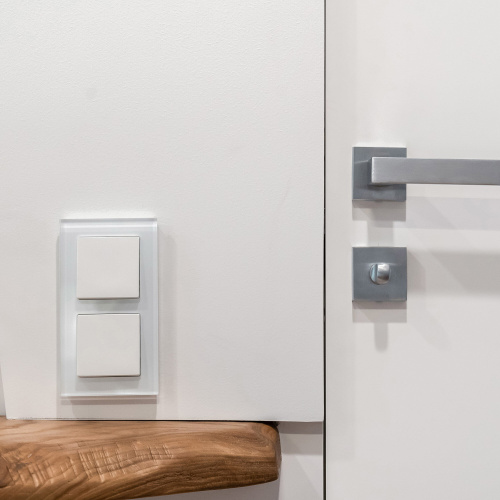 Выключатель одноклавишный проходной (белый) W1112001 фото 3 Выключатель одноклавишный проходной (белый) W1112001 фото 3