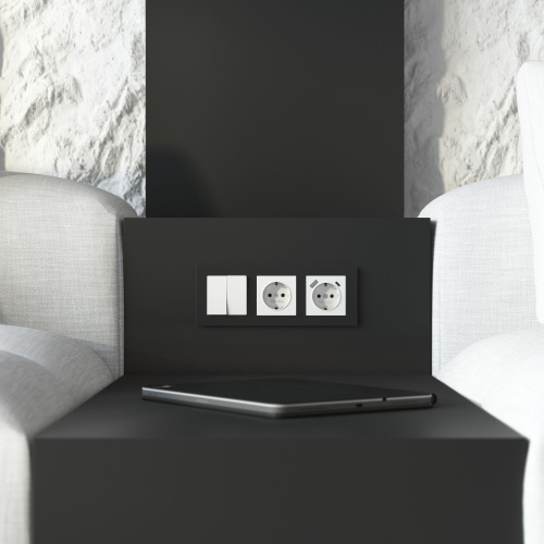 Рамка из стекла на 3 поста Senso черный soft-touch W0033108 фото 2 Рамка из стекла на 3 поста Senso черный soft-touch W0033108 фото 2