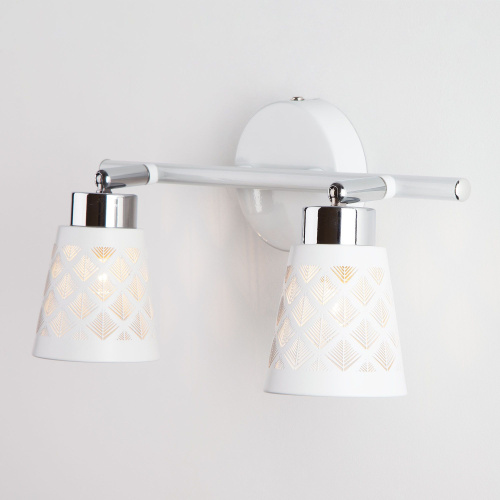 Светильник с белыми поворотными плафонами 20060/2 белый фото 2