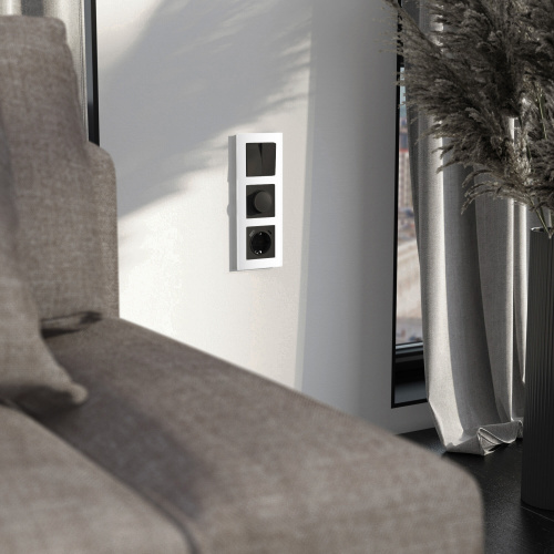 Рамка из стекла на 3 поста Senso белый soft-touch W0033101 фото 4 Рамка из стекла на 3 поста Senso белый soft-touch W0033101 фото 4