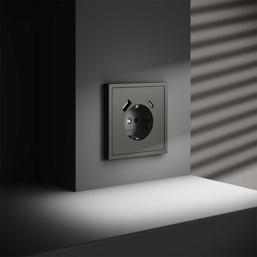 Розетка встраиваемая Voltum S70 с заземлением и защитными шторками, 16А, с USB, A+С, (титан) VLS040506 фото 3 Розетка встраиваемая Voltum S70 с заземлением и защитными шторками, 16А, с USB, A+С, (титан) VLS040506 фото 3