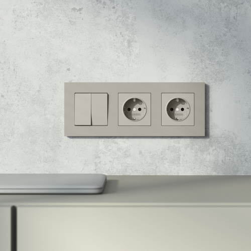 W0032917/ Рамка на 3 поста Slab (дымчатый софт) W0032917 фото 3