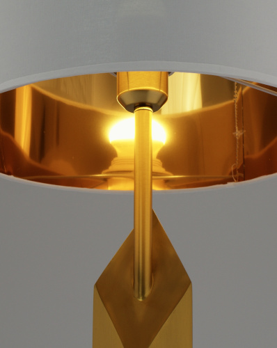 Лампа настольная Moderli V11148-1T Delicacy фото 5 Лампа настольная Moderli V11148-1T Delicacy фото 5