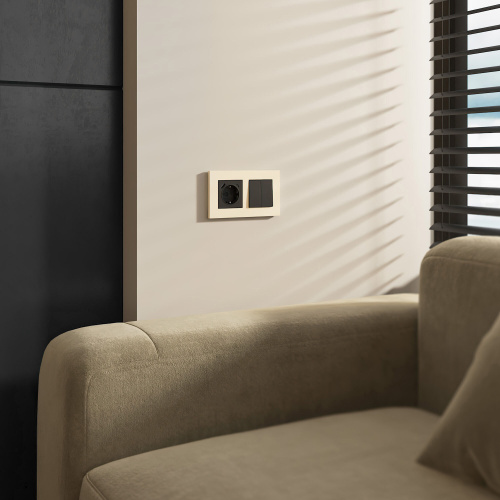 Рамка из поликарбоната на 2 поста Slab айвори софт W0022962 фото 3