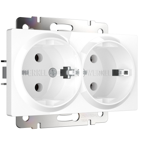 Розетка двойная с заземлением (белая) W1172001 Розетка двойная с заземлением (белая) W1172001