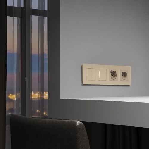 Рамка из стекла на 4 поста Senso шампань soft-touch W0043111 фото 3 Рамка из стекла на 4 поста Senso шампань soft-touch W0043111 фото 3