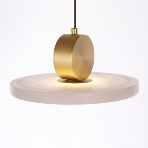 Подвесной светильник Cloyd PILAT-C P1 / Ø25 см - алебастр - латунь (арт.11199) Подвесной светильник Cloyd PILAT-C P1 / Ø25 см - алебастр - латунь (арт.11199)