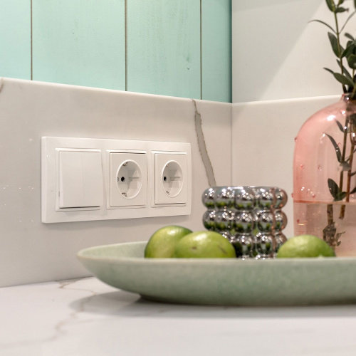 Выключатель двухклавишный проходной (белый) W1122001 фото 3 Выключатель двухклавишный проходной (белый) W1122001 фото 3