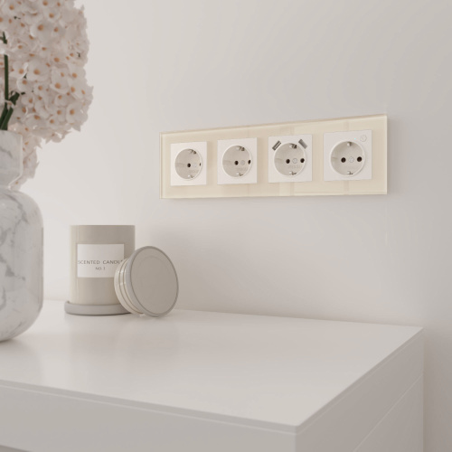 Рамка из стекла на 4 поста Favorit молочный W0041141 фото 3