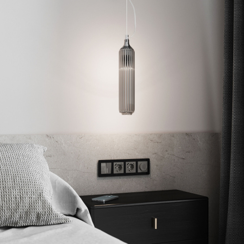 Накладка для розетки USB (графит акрил) W1179544 фото 2 Накладка для розетки USB (графит акрил) W1179544 фото 2