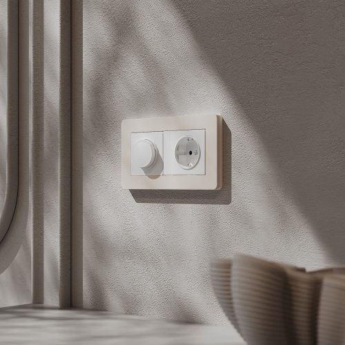 Рамка из поликарбоната на 2 поста Split айвори/белый, soft-touch W0023066 фото 3