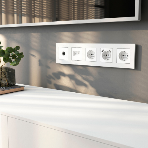 Рамка из поликарбоната на 5 постов Slab белый софт W0052961 фото 2 Рамка из поликарбоната на 5 постов Slab белый софт W0052961 фото 2