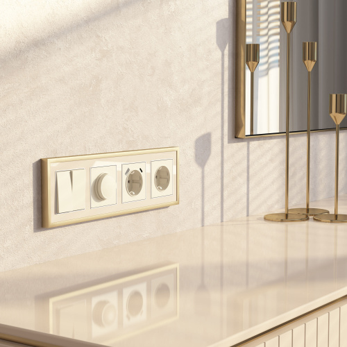 Рамка из металла на 4 поста Baguette айвори/латунь W0042851 фото 3 Рамка из металла на 4 поста Baguette айвори/латунь W0042851 фото 3