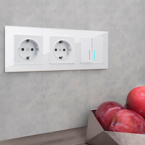 Рамка из стекла на 3 поста Favorit белый W0031101 фото 3