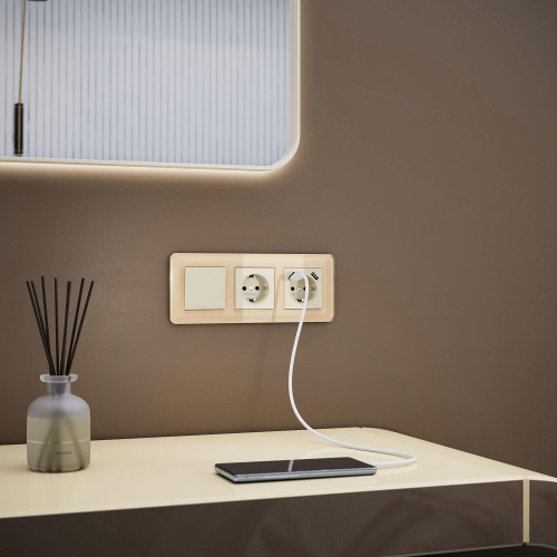 Рамка из стекла на 3 поста Elite айвори W0032443 фото 3 Рамка из стекла на 3 поста Elite айвори W0032443 фото 3