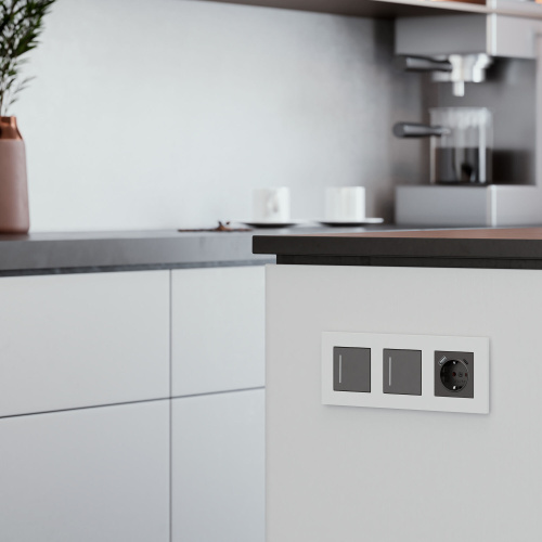 Рамка из поликарбоната на 3 поста Slab белый софт W0032961 фото 2 Рамка из поликарбоната на 3 поста Slab белый софт W0032961 фото 2