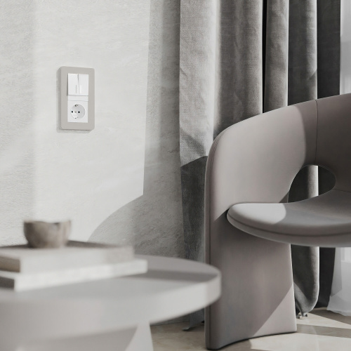 Рамка из поликарбоната на 2 поста Split дымчатый/белый, soft-touch W0023067 фото 3 Рамка из поликарбоната на 2 поста Split дымчатый/белый, soft-touch W0023067 фото 3