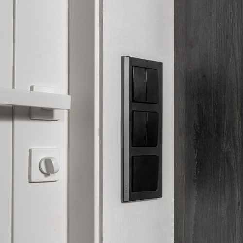 Рамка из поликарбоната на 3 поста Stark черный W0031808 фото 4