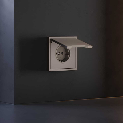 Накладка для розетки с заземлением, защитными шторками и крышкой, S70 (капучино) Voltum VLS000814 фото 4