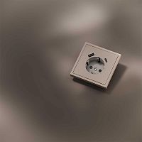 Накладка для розетки с заземлением и защитными шторками, с USB A+C, S70 Metal (платина) Voltum VLSM001010